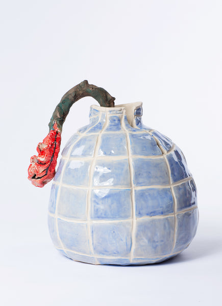 Nellie Jonsson - “Vas för endast rosor”, glasert steingods, 18 x 35 cm